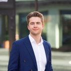 Bilde av megler Ånon Flåta