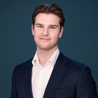 Bilde av megler Oliver Ekroll