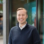 Bilde av megler Jonas Løvmyr