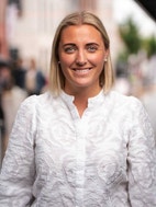 Bilde av megler Ina Andersen