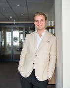Bilde av megler Simon Aarhus