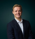 Bilde av megler Sebastian Skogsholmen Kartveit