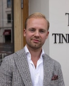Bilde av megler Joakim Olsen Sandum