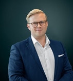 Bilde av megler Christofer Norland Fari