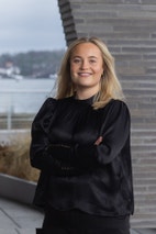 Bilde av megler Mina Kaldheim