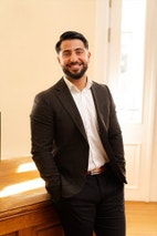 Bilde av megler Andreas Youkhanna