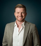 Bilde av megler Henrik Almås