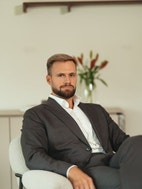 Bilde av megler Sigbjørn Helland
