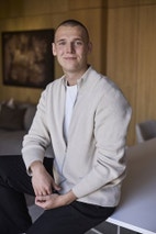 Bilde av megler Rasmus Lindkjend