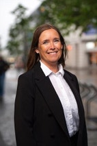 Bilde av megler Rita Ommundsen