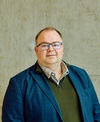Bilde av megler Øyvind Hofstad