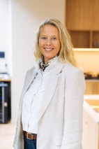 Bilde av megler Lise Blomberg