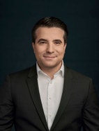 Bilde av megler Arian Tabaku