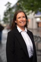 Bilde av megler Rita Ommundsen