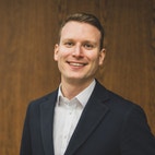Bilde av megler Marius Løkken