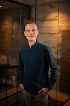 Bilde av megler Håvard Eliassen