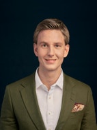 Bilde av megler Sebastian Andresen