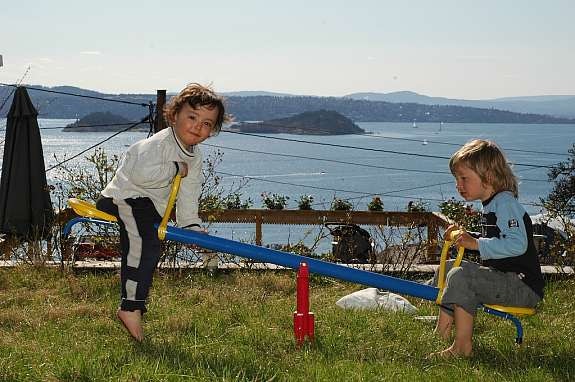 Stor hage er gull verdt for barna, enten de velger sandkasse, dumphuske eller å klatre i pæretrær. Galleribilde