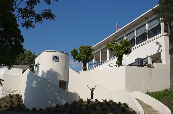 Spasérer du noen minutter til, kommer du til gourmétspisestedet og funkisperlen Ekebergrestauranten. Galleribilde