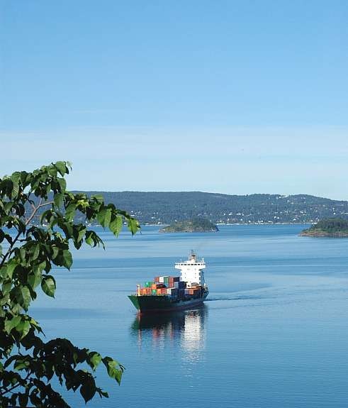 Havnen, der skip fra kontinentet seiler inn, skal flyttes til Sjursøya. Da forsvinner kranene. Galleribilde