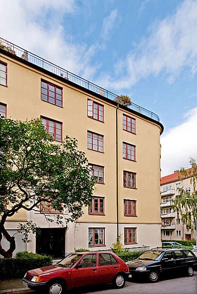 Flott gårdsbygg i stille gate Galleribilde