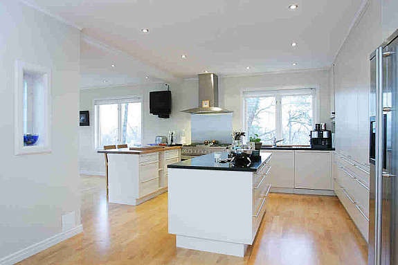 Kjøkken med integrerte hvitevarer Galleribilde