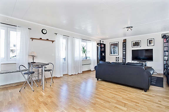 Stor, åpen og lys stue. Galleribilde