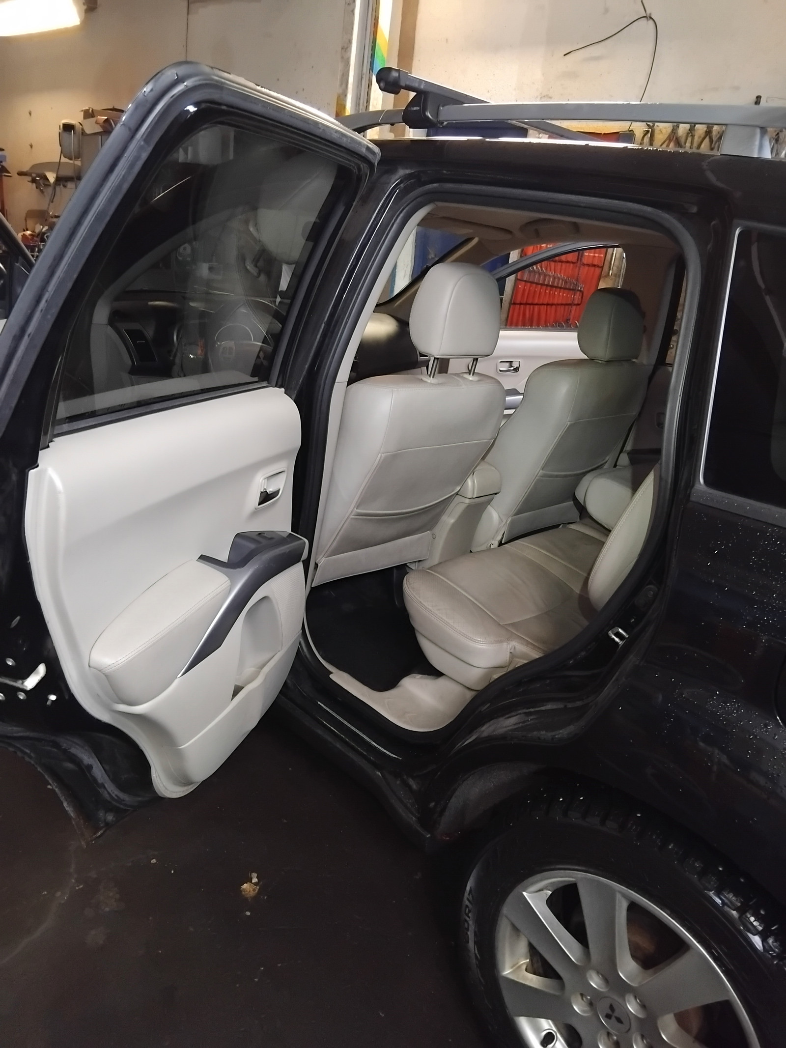 Mitsubishi Outlander 2