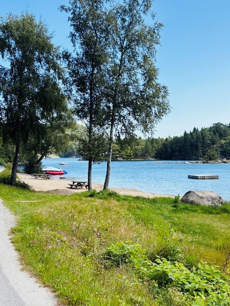 Badestrand like nedenfor hyttefeltet