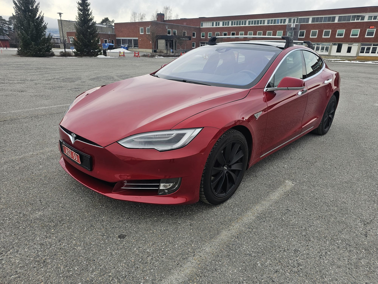 Tesla Model S RESERVERT/75D 4WD/AUTOPILOT/PANO/TAKLUKE