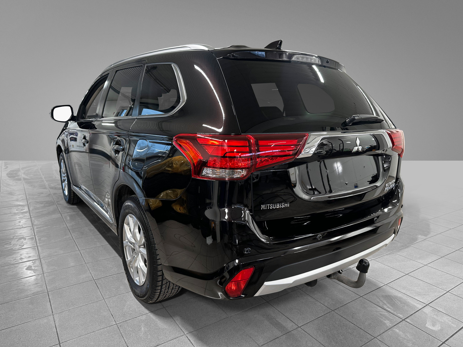 Mitsubishi Outlander Intense+ 2,0 202hk | krok | S+V hjul 3