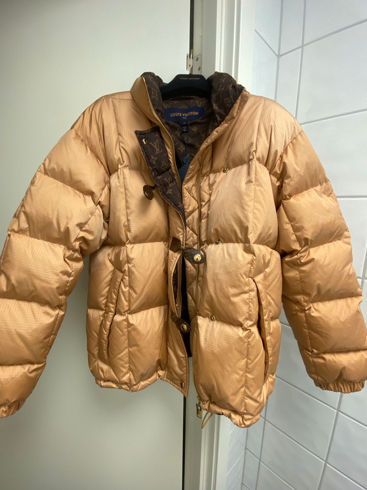 Louis Vuitton Monogram Accent Pillow Puffer Jacket | FINN-torget