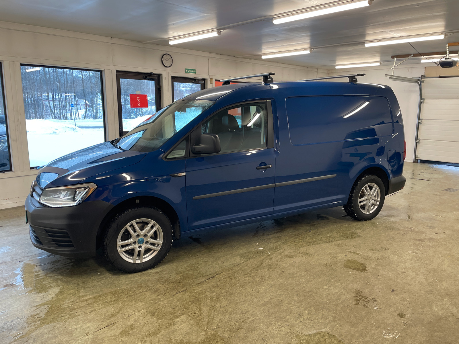 Volkswagen Caddy Maxi 2,0 TDI 102hk AUTOMAT/HENGERFESTE/WEBASTO/INNRED/XENON 2