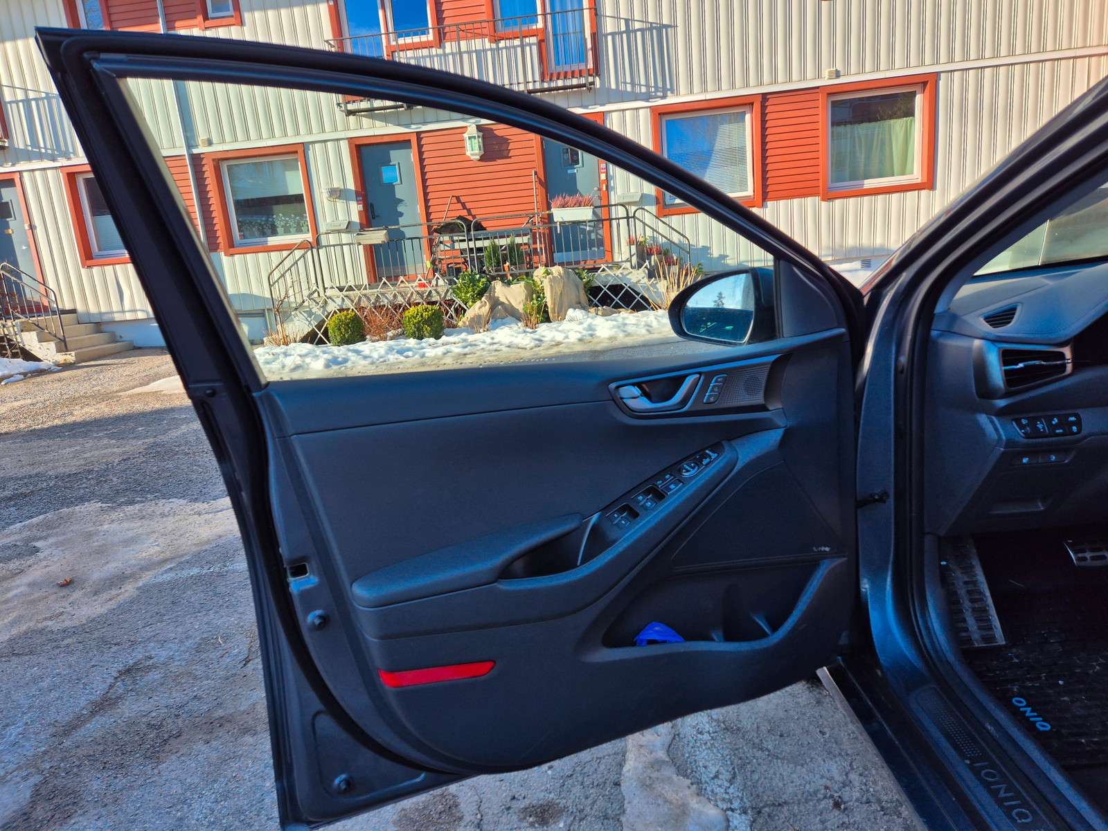 Hyundai IONIQ Premium 3