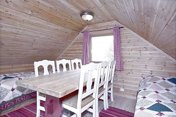 Innredet rom/gjesterom over garasje Galleribilde