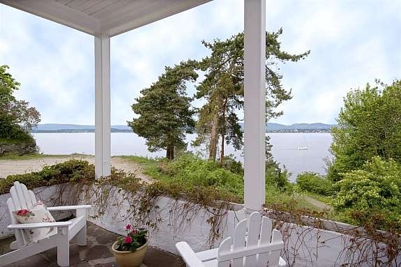Overbygget terrasse med utsikt over Oslofjorden Galleribilde