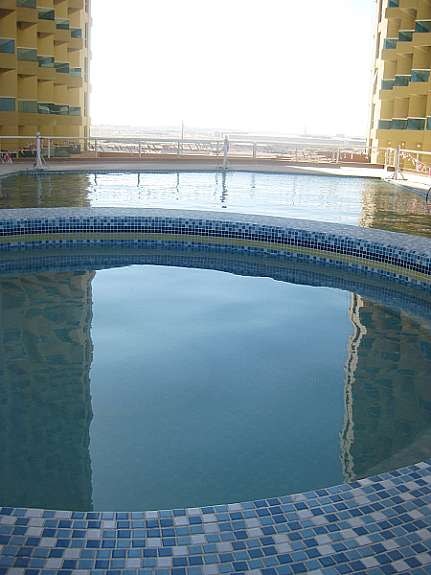 Jacuzzi og poolområde Galleribilde