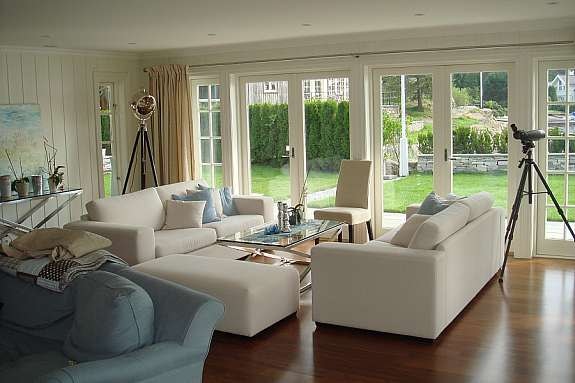 Stuen og ut mot terrassen Galleribilde