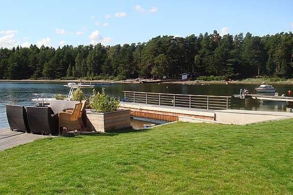 Deler av tomten og bryggeanlegget Galleribilde