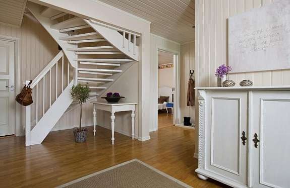 Romslig hall Galleribilde