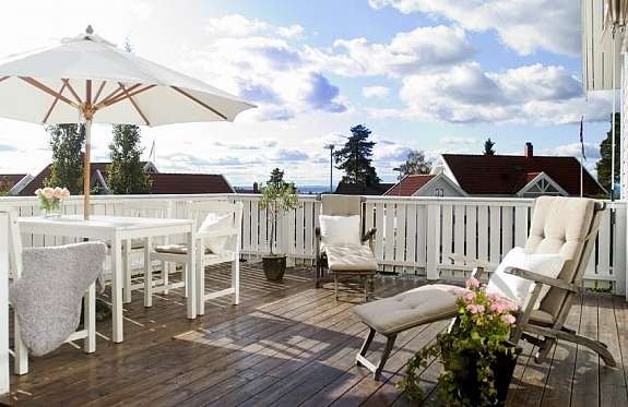 Stor solrik terrasse Galleribilde