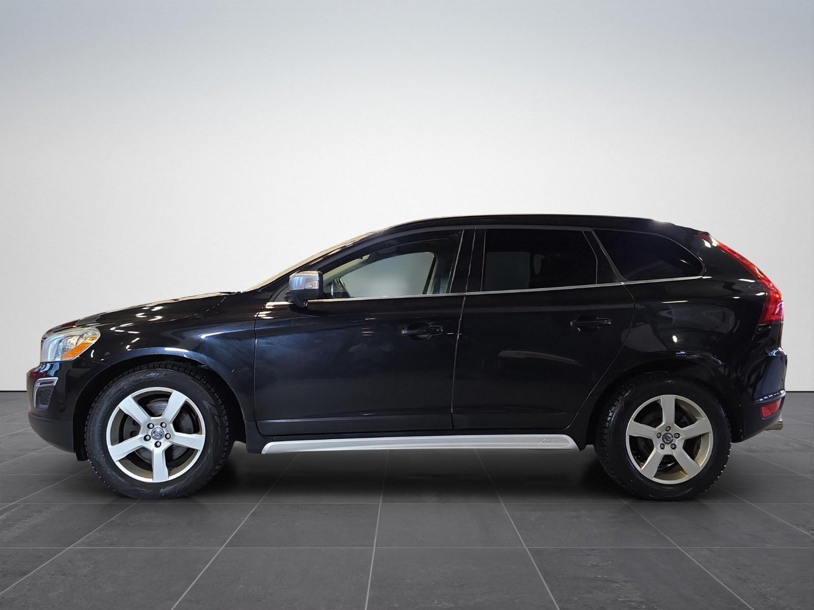 Volvo XC60 2.4 D3 163HK/R-Design/Skinn/Pano/ACC/BLIS/R.Kamera/BT/ 3