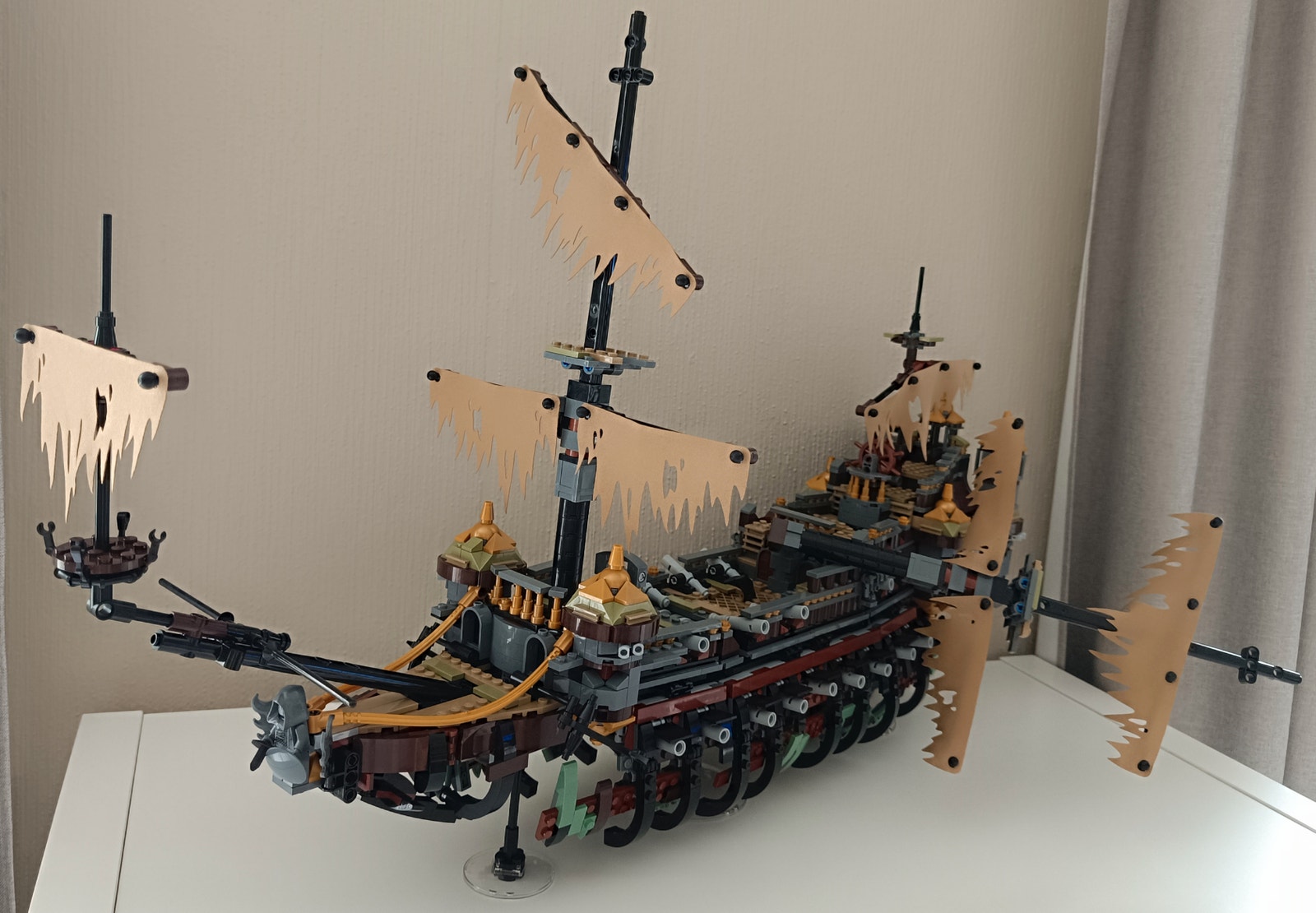 LEGO Pirates of the Caribbean Black Pearl, Queen Anne's Revenge