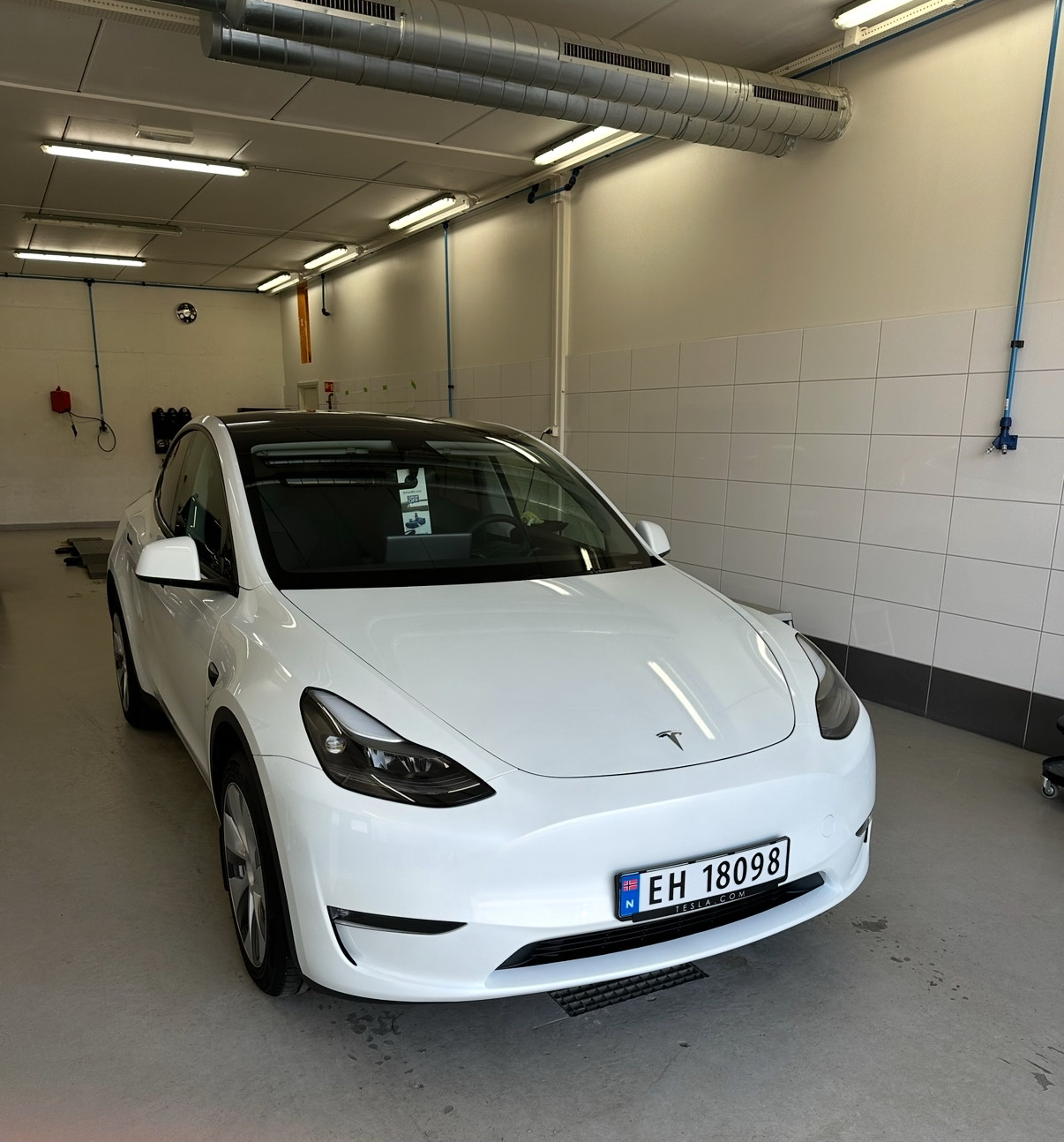 Tesla Model Y Long Range AWD
