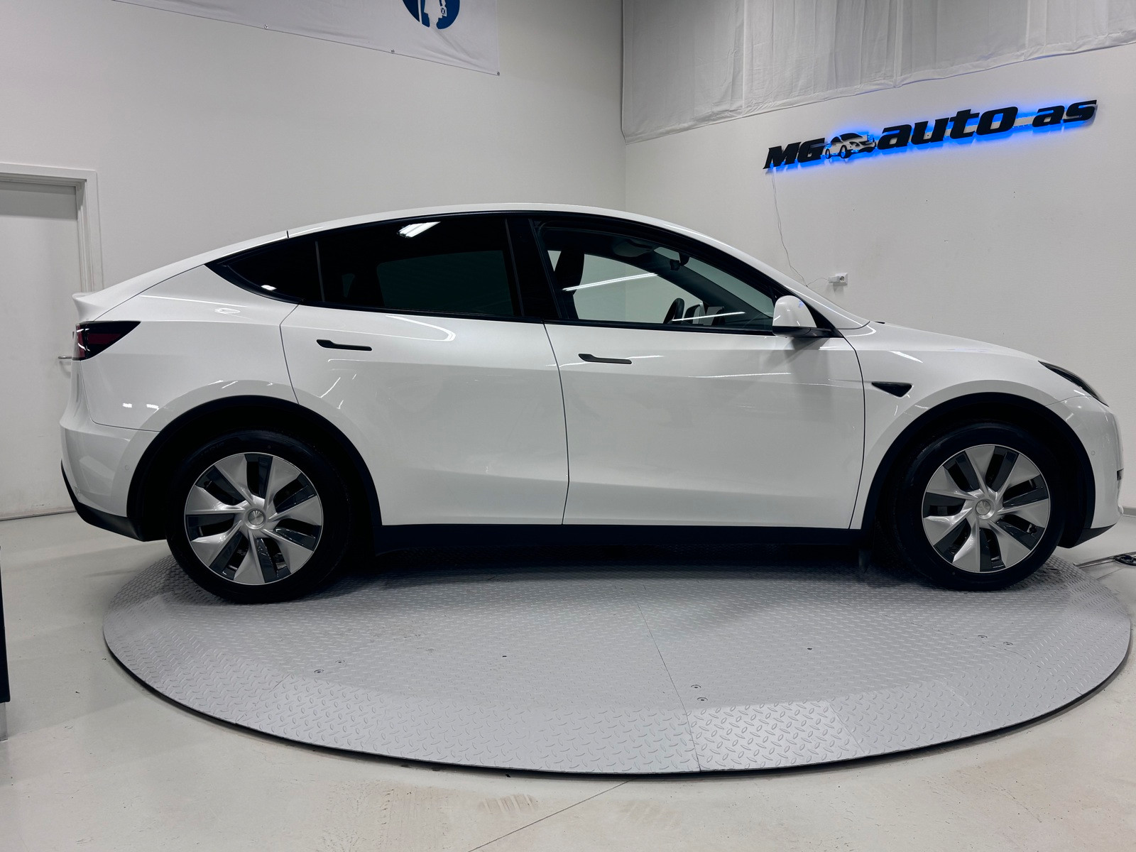 Tesla Model Y LONG RANGE*AWD*PREMIUM*VARMEPUMPE*360 KAMERA++ 3