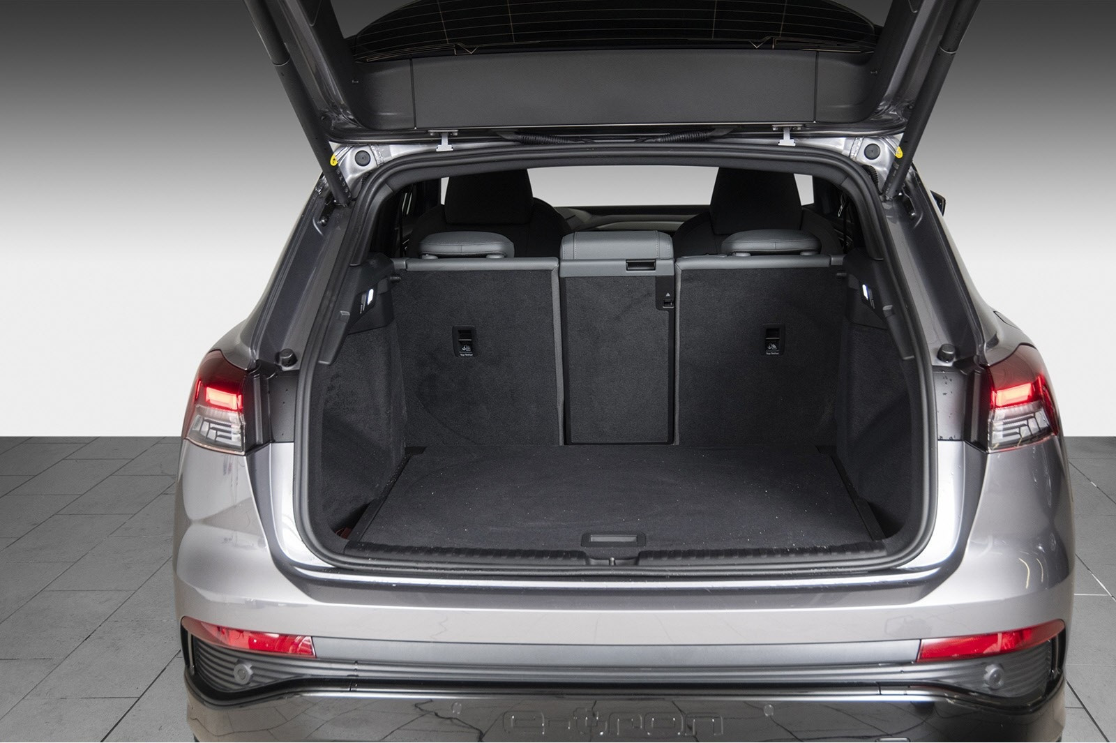 Audi Q4 e-tron 40 Edition One 2X S-Line/ Matrix/ Sonos/HUD/El.sete/ 2