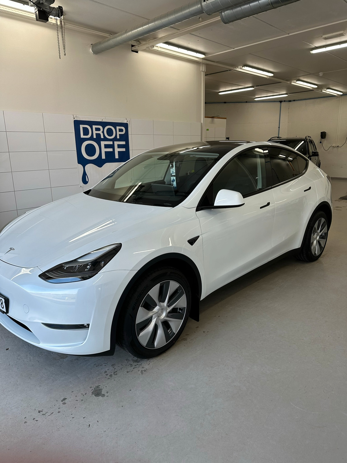 Tesla Model Y Long Range AWD 3