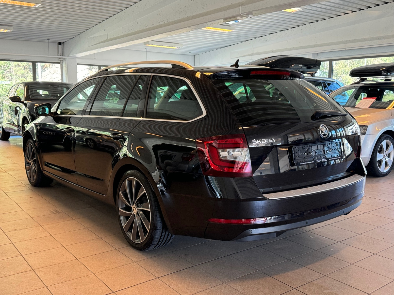 Skoda Octavia DSG 180Hk L&K Webasto Navi ACC Canton Kamera Krok EU26 3