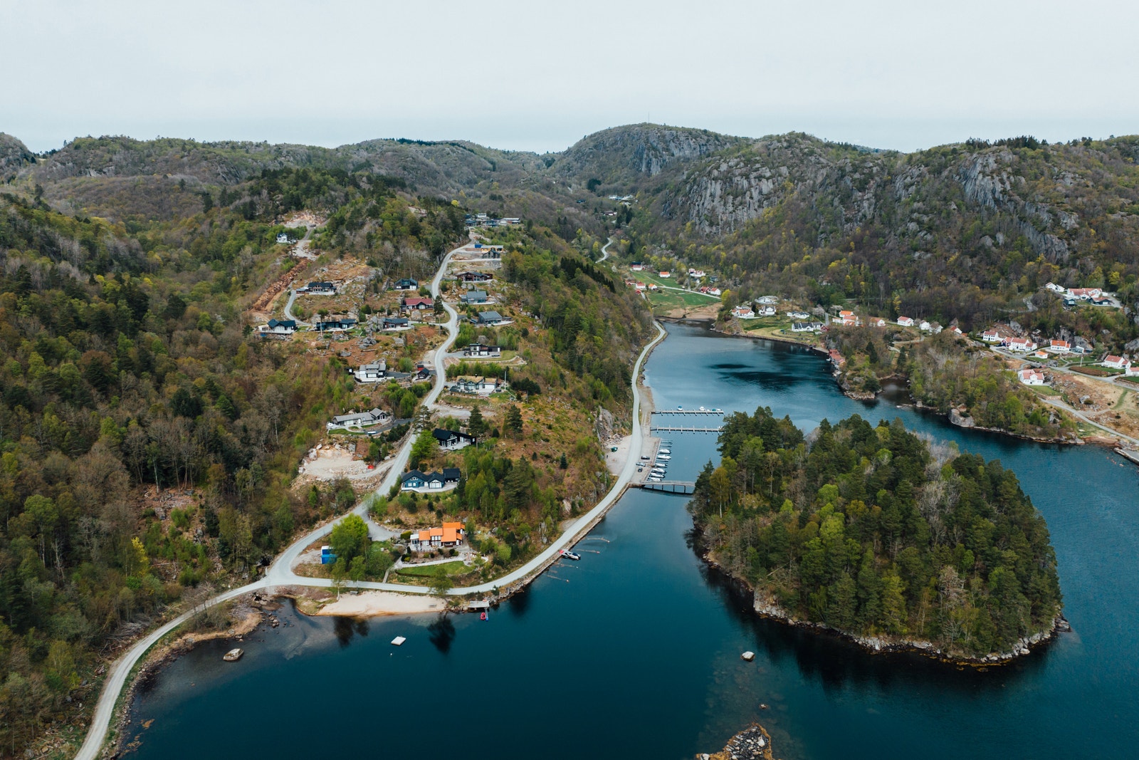 Ønsker du å vite hvor din fremtidige hytte blir stående? Ta kontakt med vår boligkonsulent for visning i hyttefeltet.