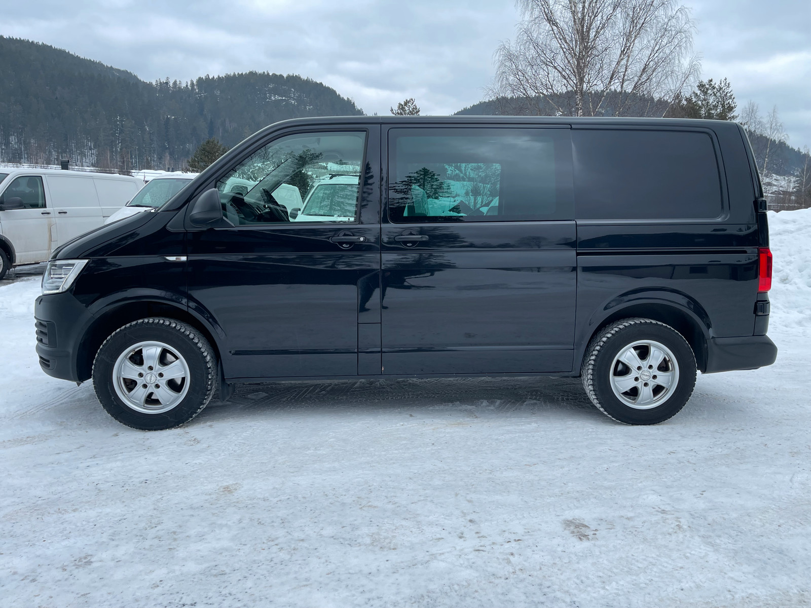Volkswagen Transporter 2,0 TDI 150hk DSG Parkvarmer Led/Xenon 3